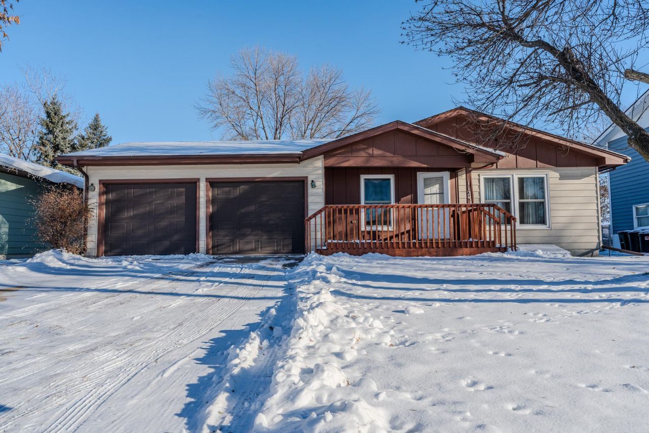 1128 19th Street N, Moorhead, MN 56560 Main Photo