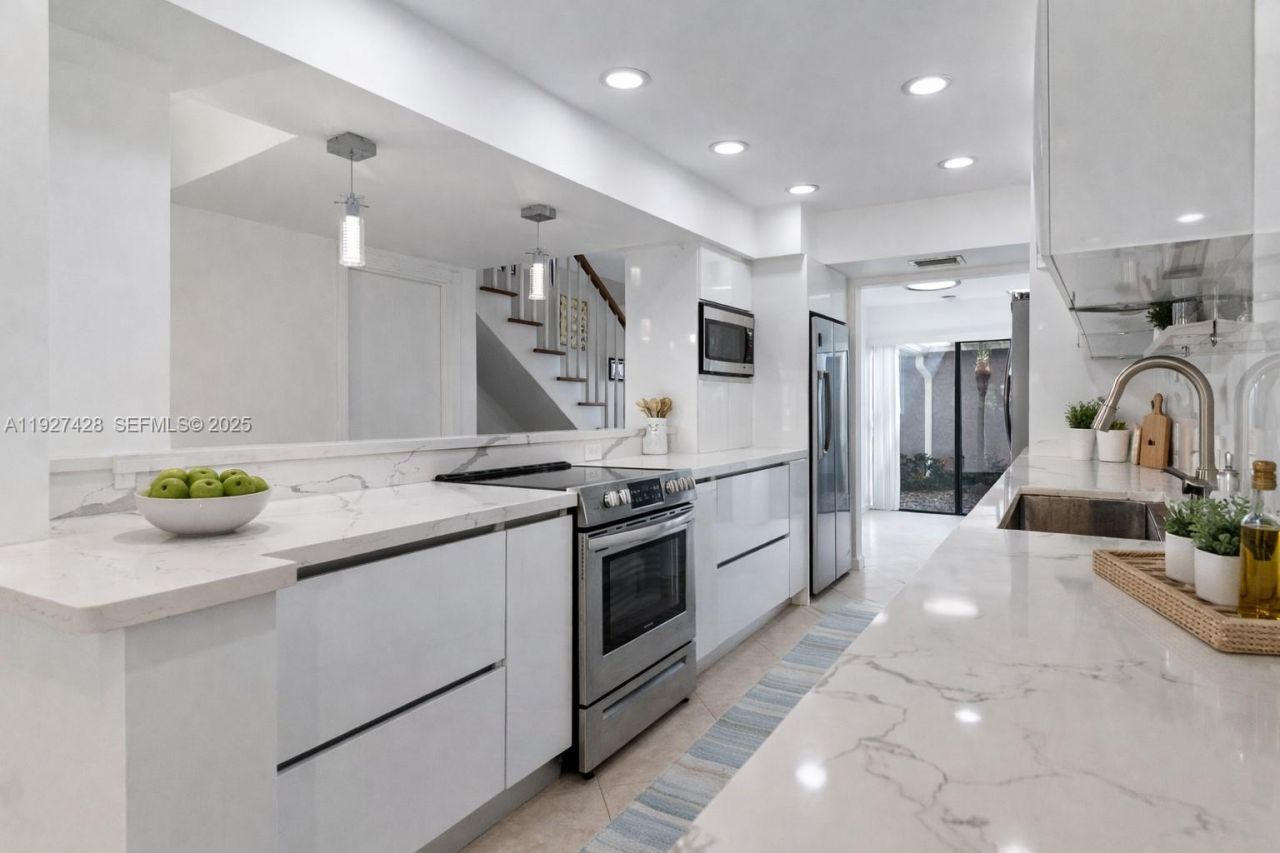 2305 Saint Andrews Rd, Unit 129, Hollywood, FL 33021 Photo