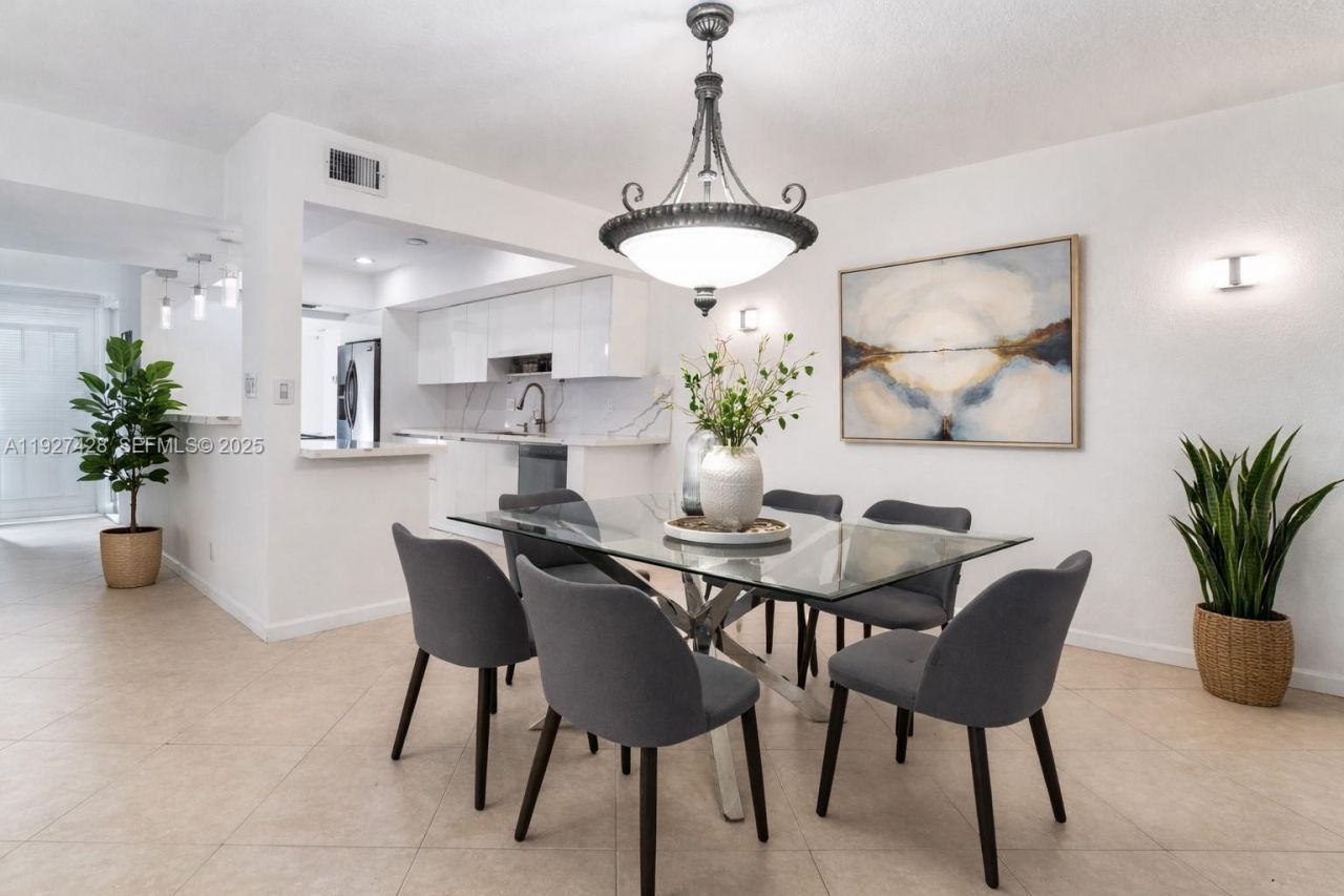 2305 Saint Andrews Rd, Unit 129, Hollywood, FL 33021 Photo