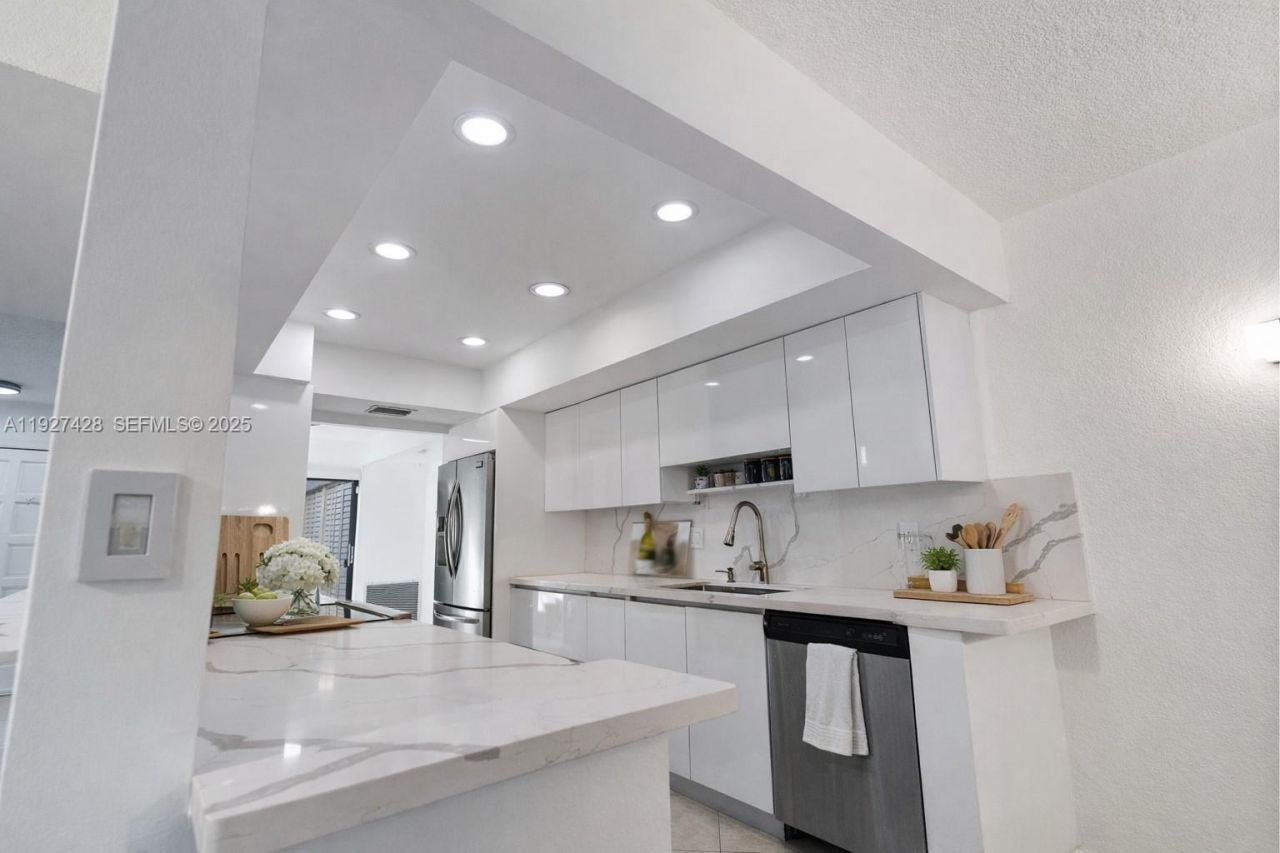 2305 Saint Andrews Rd, Unit 129, Hollywood, FL 33021 Photo