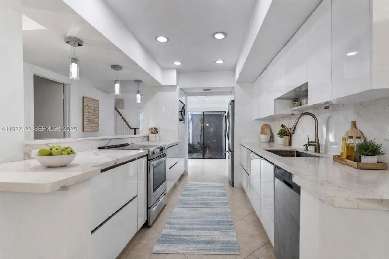 2305 Saint Andrews Rd, Unit 129, Hollywood, FL 33021 Photo