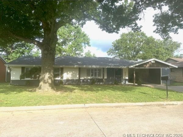 1335 N McFarland Place, Claremore, OK 74017