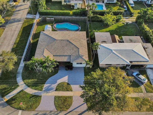 1102 Meadowlark Ave, Miami Springs, FL 33166