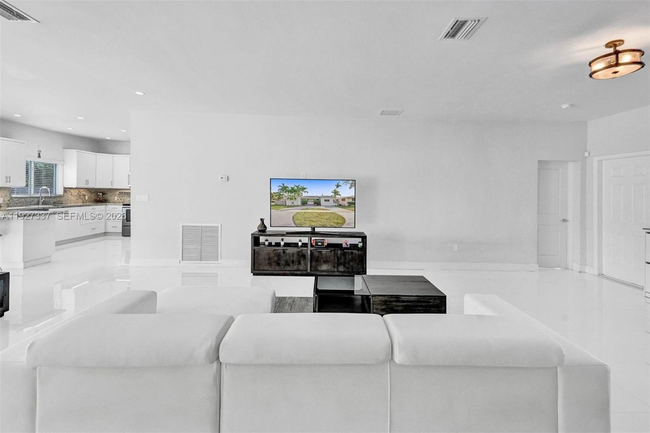 1102 Meadowlark Ave, Miami Springs, FL 33166 Photo