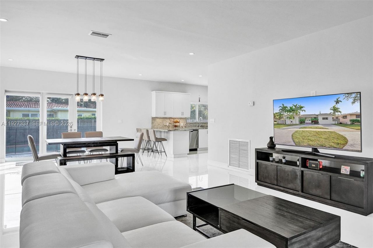 1102 Meadowlark Ave, Miami Springs, FL 33166 Photo