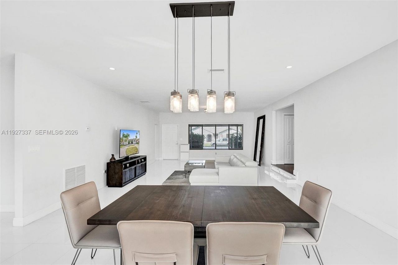 1102 Meadowlark Ave, Miami Springs, FL 33166 Photo