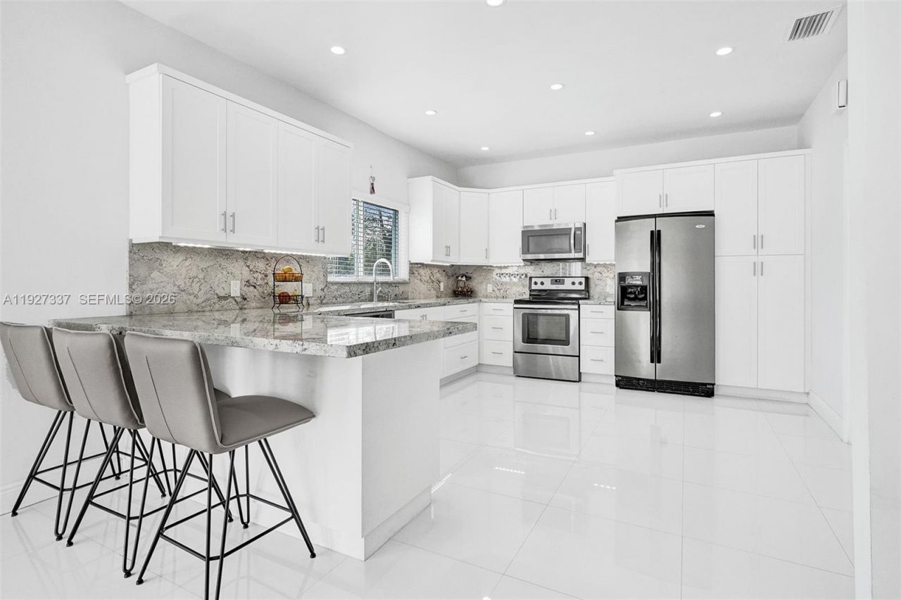 1102 Meadowlark Ave, Miami Springs, FL 33166 Photo