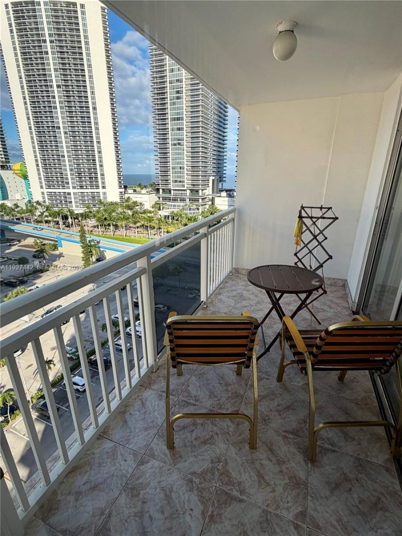 1849 S Ocean Drive, Unit 1405, Hallandale Beach, FL 33009 Photo