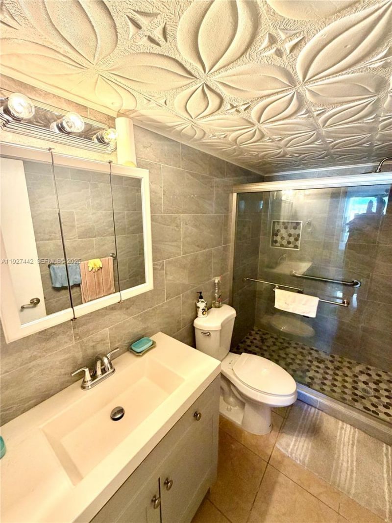 1849 S Ocean Drive, Unit 1405, Hallandale Beach, FL 33009 Photo