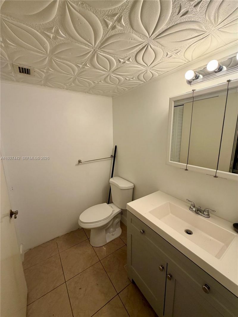 1849 S Ocean Drive, Unit 1405, Hallandale Beach, FL 33009 Photo