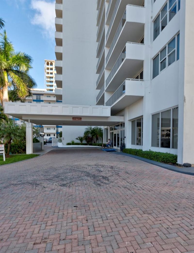 3140 S Ocean Dr, Unit 511, Hallandale Beach, FL 33009 Photo