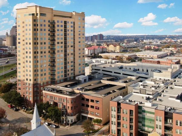 215 center, Unit 1104, San Antonio, TX 78202