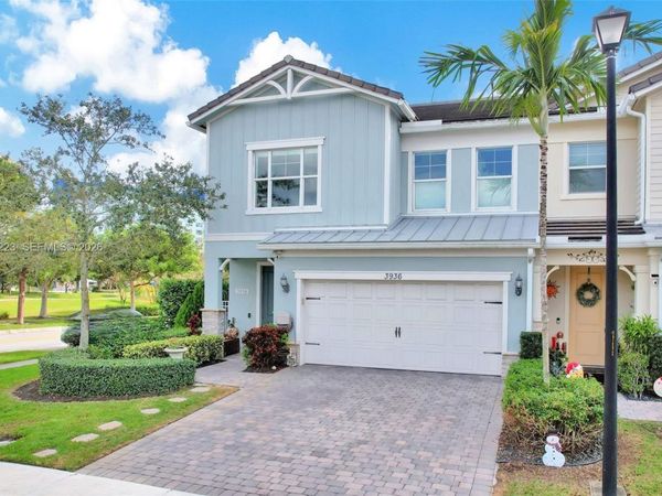 3936 Mahogany Ln, Hollywood, FL 33021