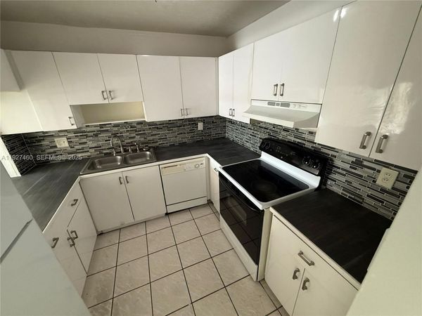 1900 W 68th St, Unit G308, Hialeah, FL 33014