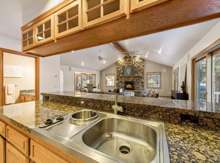 926 Tanglewood Drive, South Lake Tahoe, CA 96150 Photo