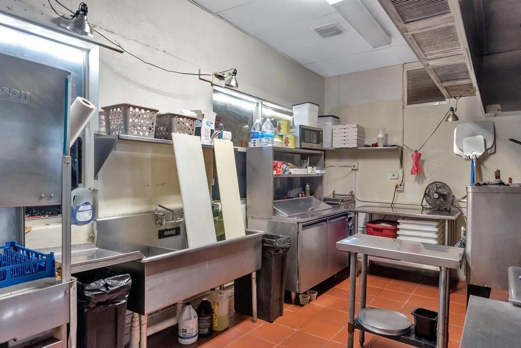 830 N Dixie Highway, Lake Worth Beach, FL 33460 Photo