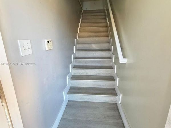 3375 W 76th St, Unit 211, Hialeah, FL 33018