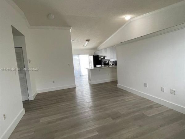 3375 W 76th St, Unit 211, Hialeah, FL 33018