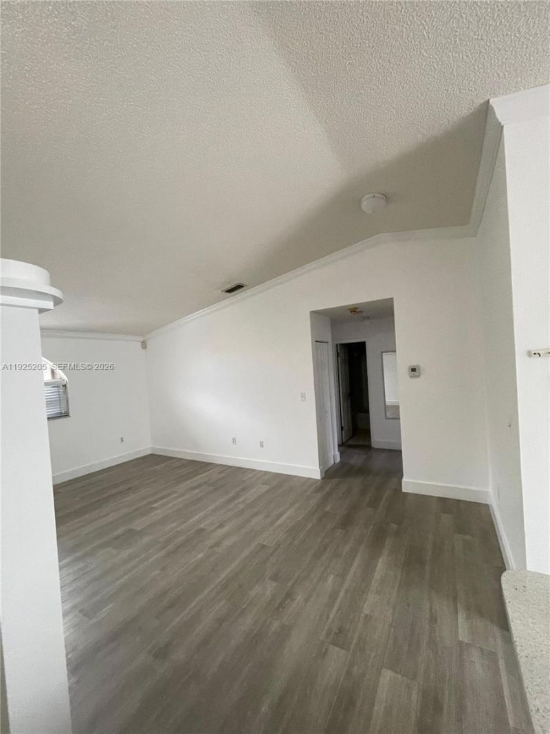 3375 W 76th St, Unit 211, Hialeah, FL 33018 Photo