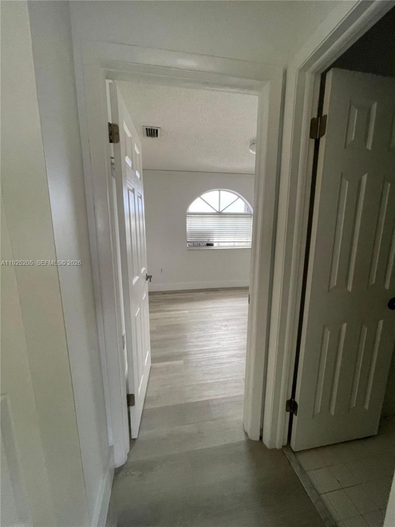 3375 W 76th St, Unit 211, Hialeah, FL 33018 Photo