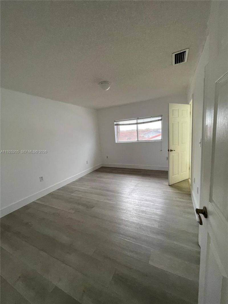 3375 W 76th St, Unit 211, Hialeah, FL 33018 Photo