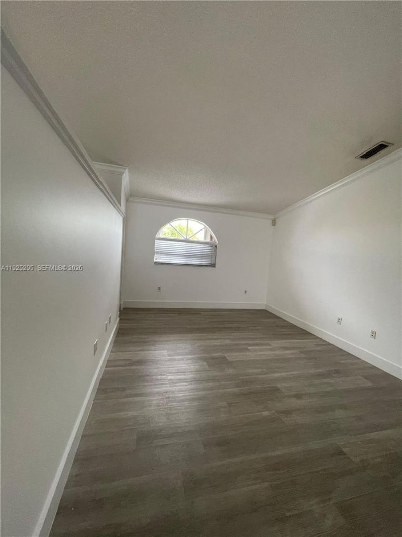 3375 W 76th St, Unit 211, Hialeah, FL 33018 Photo