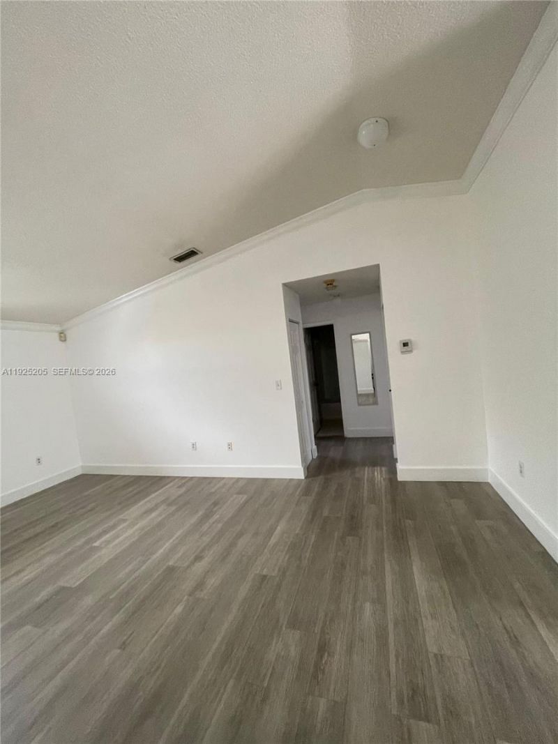 3375 W 76th St, Unit 211, Hialeah, FL 33018 Photo
