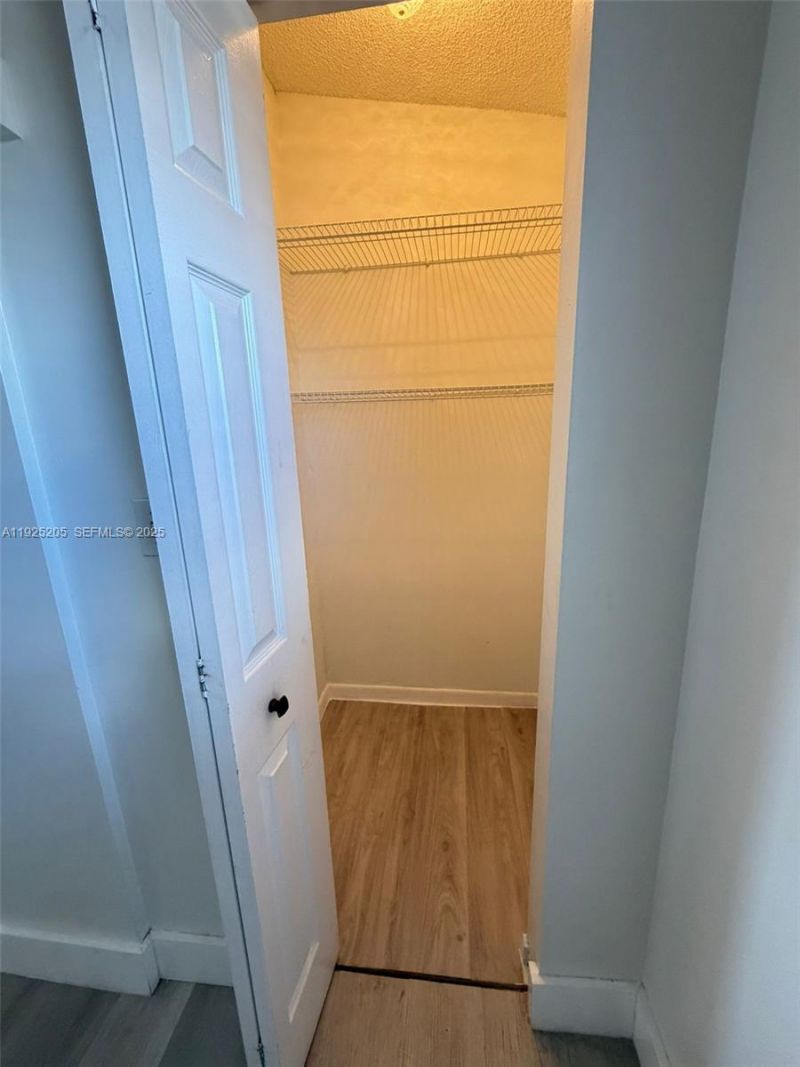 3375 W 76th St, Unit 211, Hialeah, FL 33018 Photo