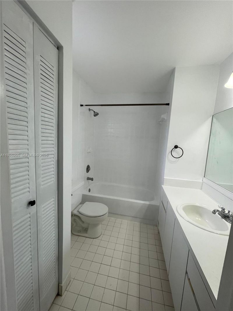 3375 W 76th St, Unit 211, Hialeah, FL 33018 Photo