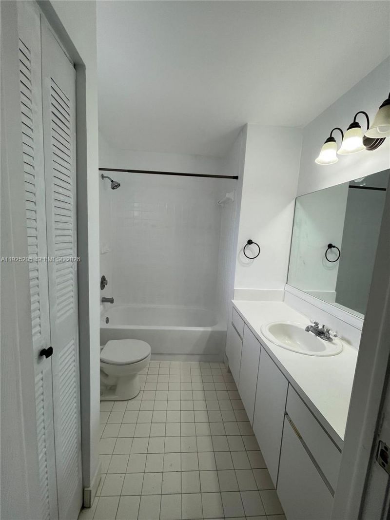 3375 W 76th St, Unit 211, Hialeah, FL 33018 Photo