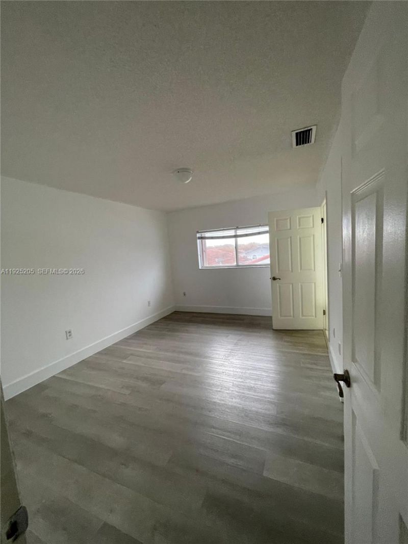 3375 W 76th St, Unit 211, Hialeah, FL 33018 Photo