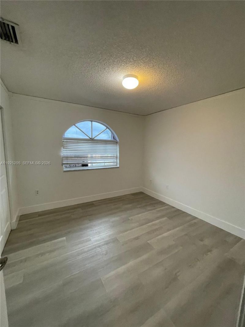 3375 W 76th St, Unit 211, Hialeah, FL 33018 Photo