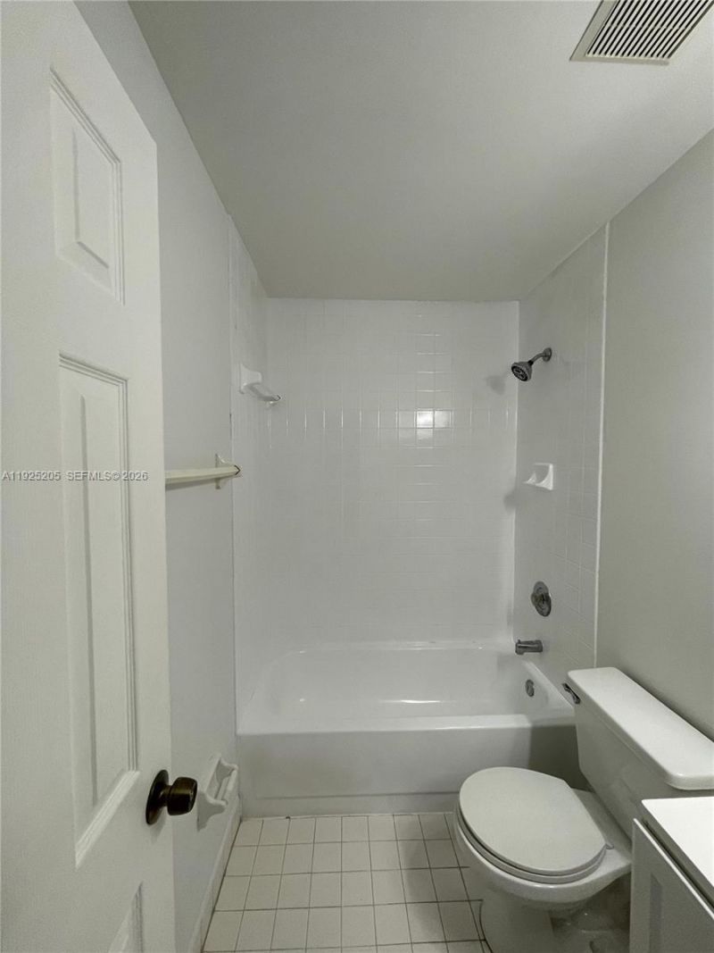 3375 W 76th St, Unit 211, Hialeah, FL 33018 Photo
