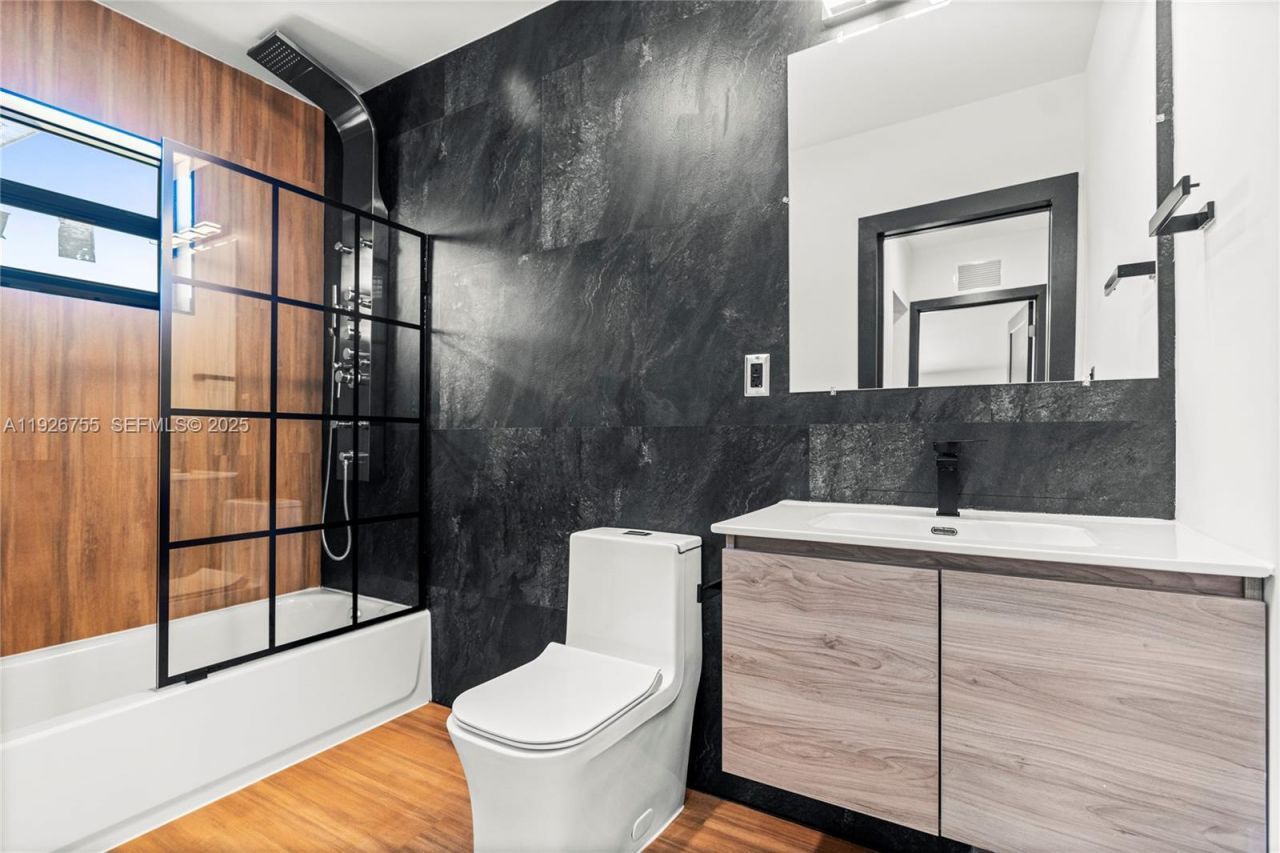 1121 NW 57th St, Miami, FL 33127 Photo