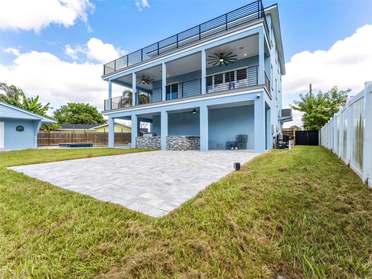 8717 Driftwood Drive, Tampa, FL 33615 Photo