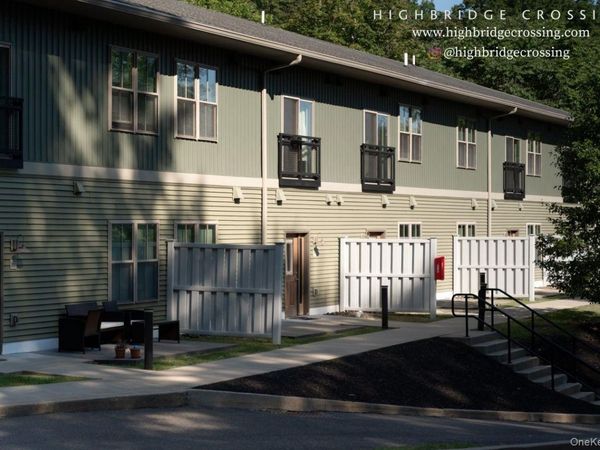 128 Vineyard Avenue, Unit 206, Highland, NY 12528