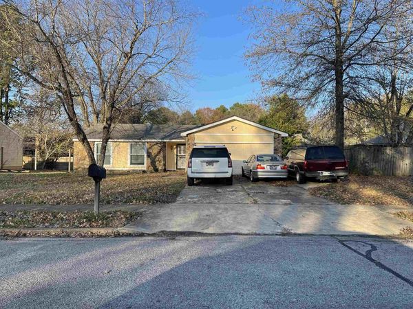 7440 DONCASTER LN, Memphis, TN 38125