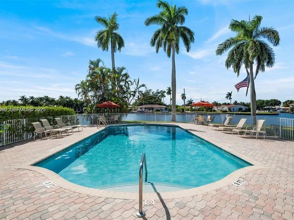 1881 Middle River Dr, Unit 307, Fort Lauderdale, FL 33305