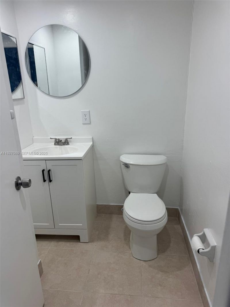 1881 Middle River Dr, Unit 307, Fort Lauderdale, FL 33305 Photo