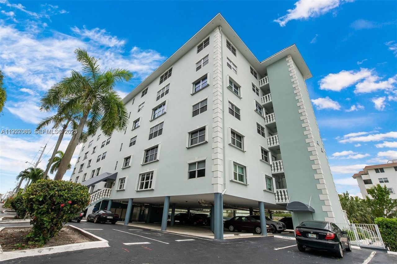 1881 Middle River Dr, Unit 307, Fort Lauderdale, FL 33305 Photo