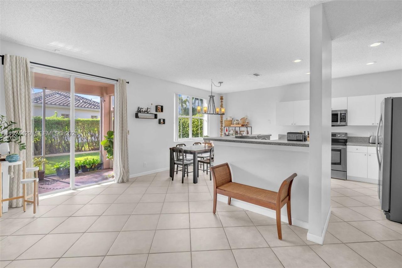 1058 Tupelo Way, Weston, FL 33327 Photo