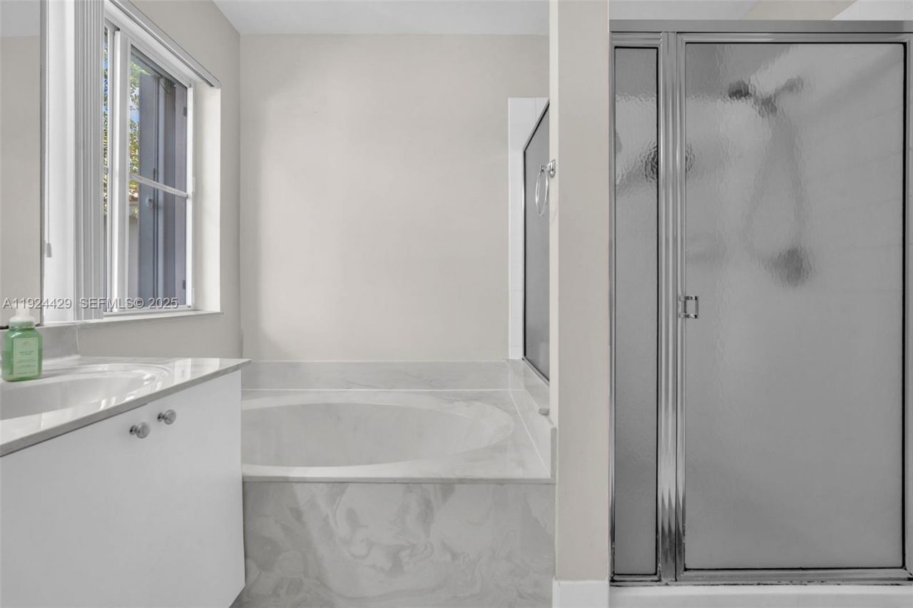 1058 Tupelo Way, Weston, FL 33327 Photo