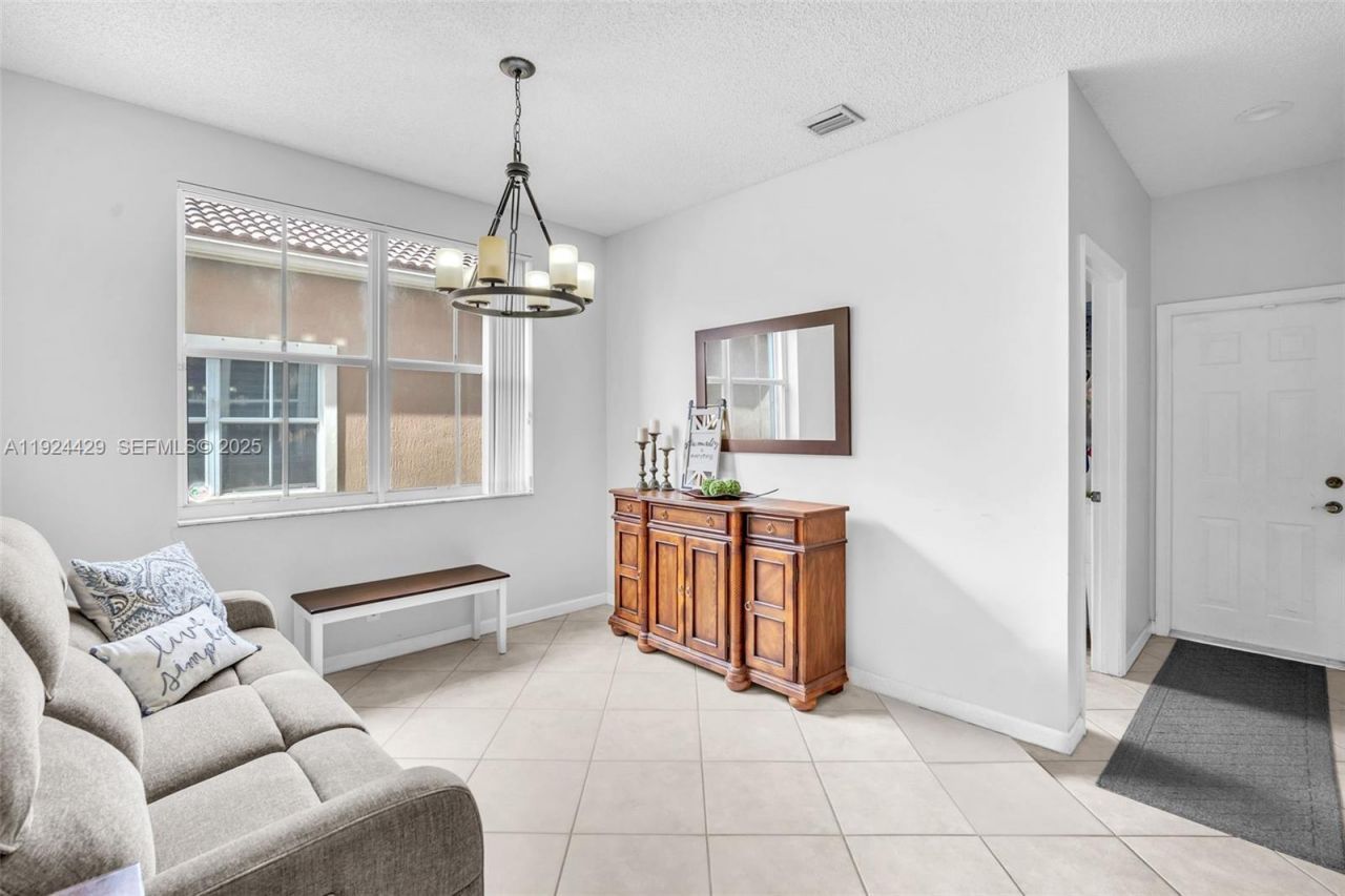 1058 Tupelo Way, Weston, FL 33327 Photo