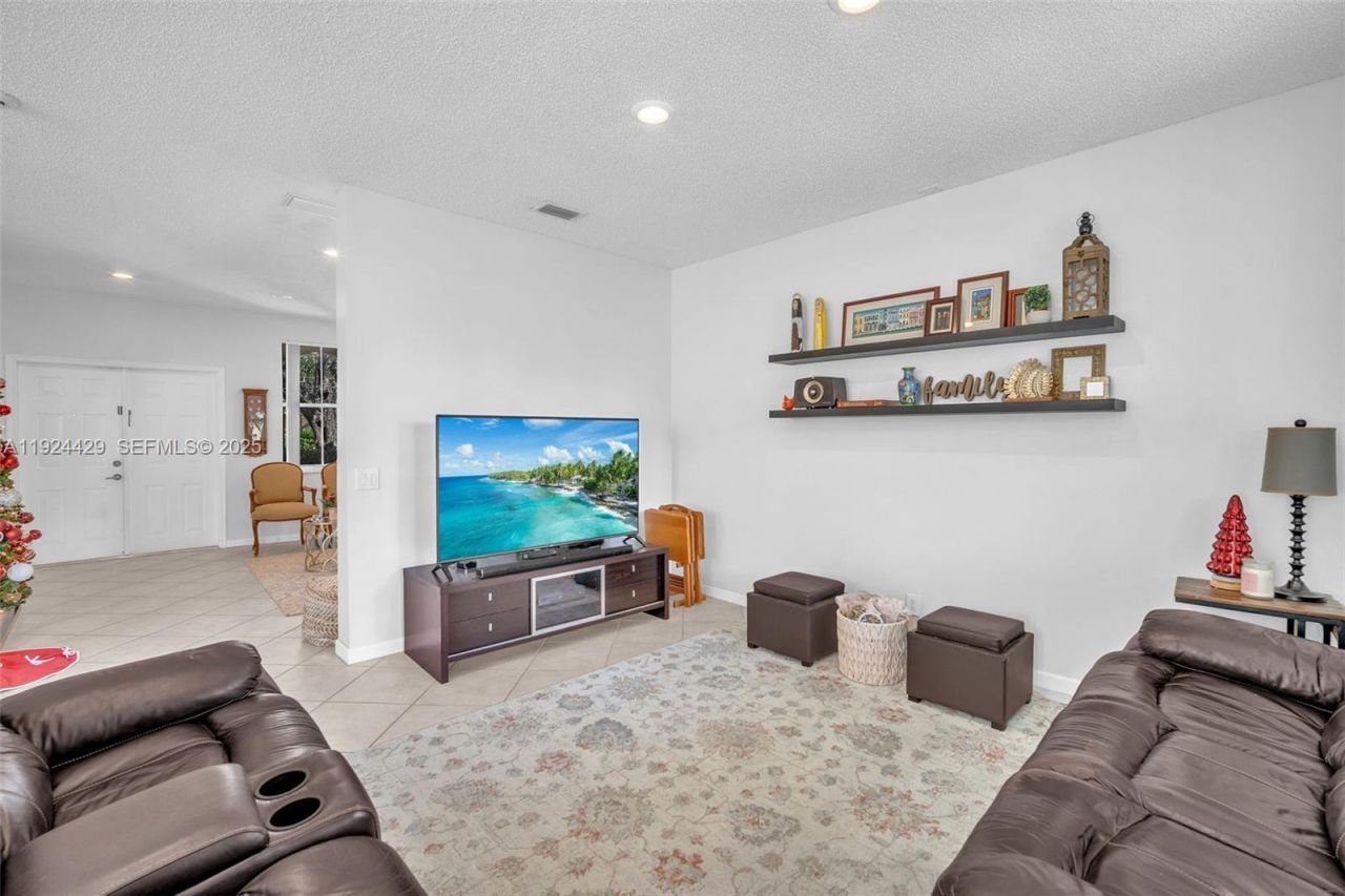 1058 Tupelo Way, Weston, FL 33327 Photo