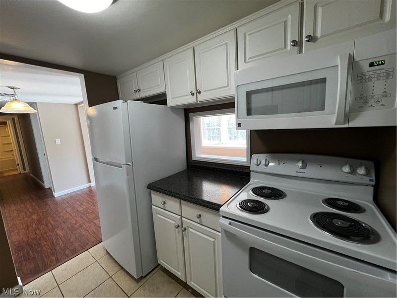 6910 Carriage Hill Drive, Unit 104, Brecksville, OH 44141 Photo 4