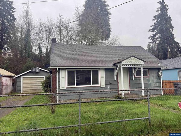 1323 Hawthorne St, Sweet Home, OR 97386