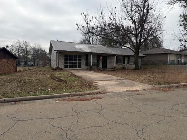 811 Parkview Dr, Cushing, OK 74074