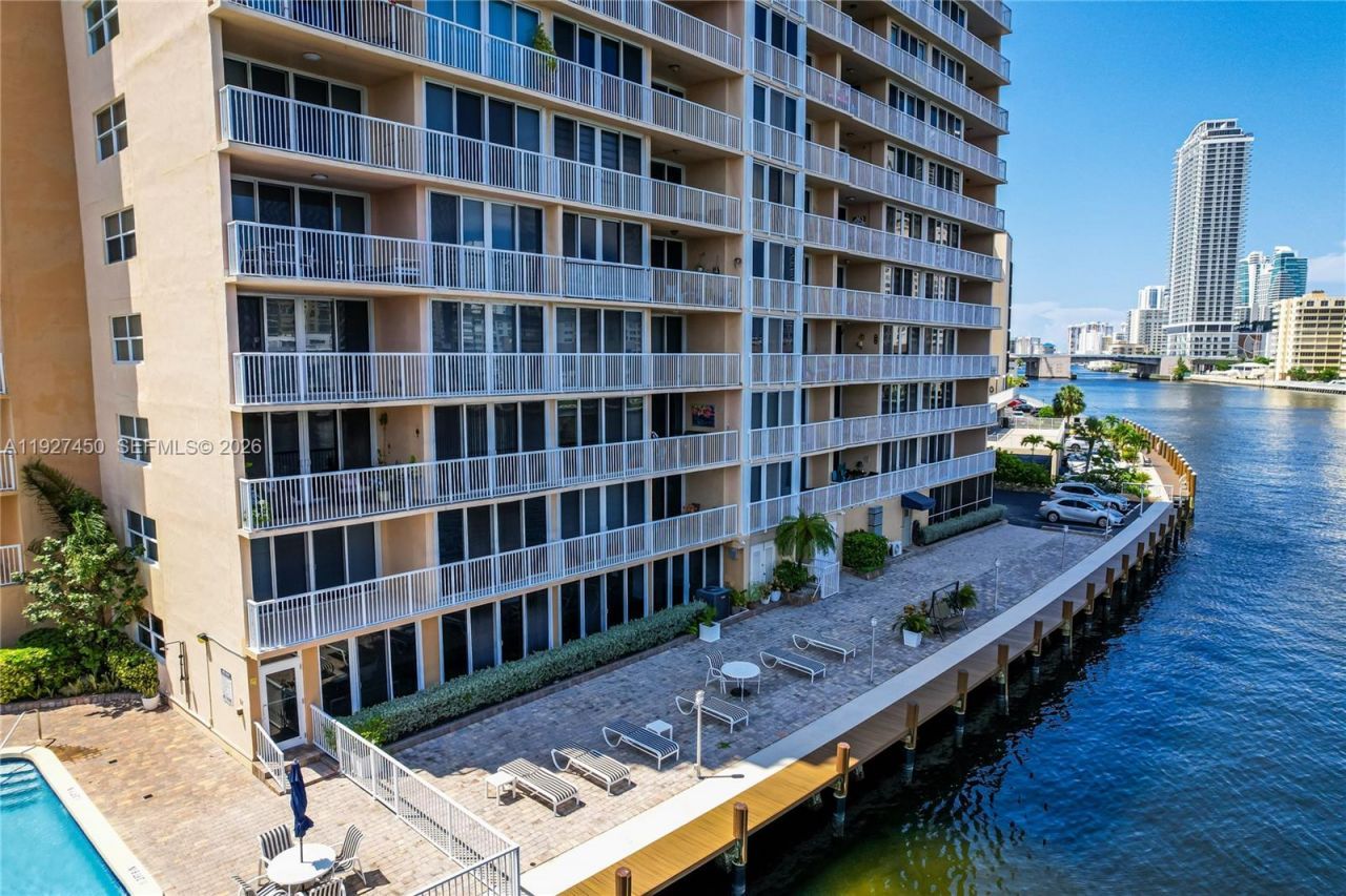 121 Golden Isles Dr, Unit 607, Hallandale Beach, FL 33009 Photo