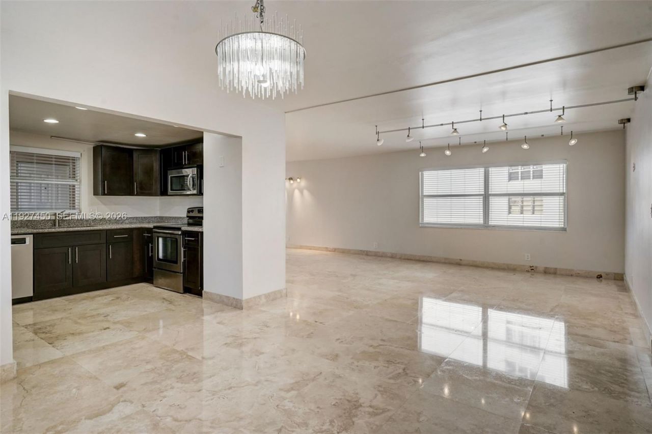 121 Golden Isles Dr, Unit 607, Hallandale Beach, FL 33009 Photo