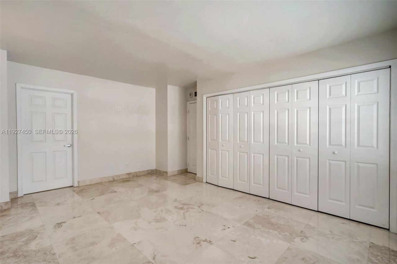 121 Golden Isles Dr, Unit 607, Hallandale Beach, FL 33009 Photo